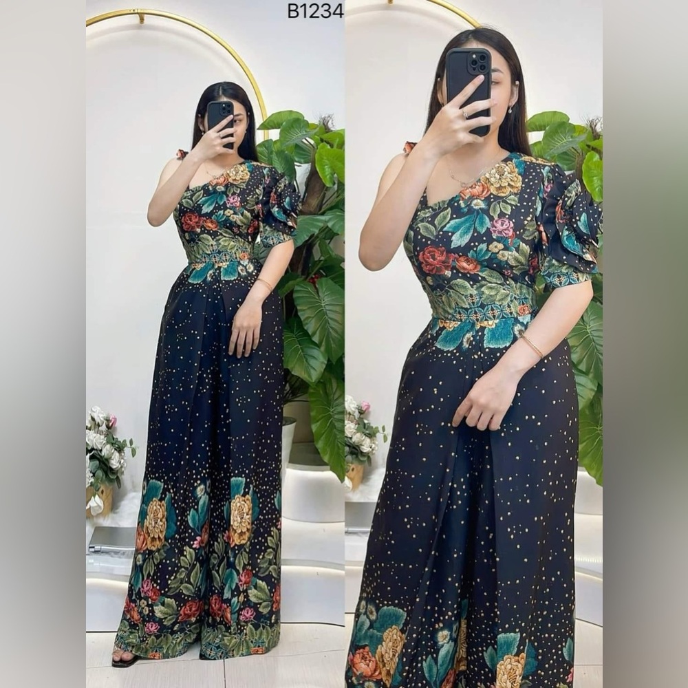 New Jumpsuit with new style - Picture 4 of 5